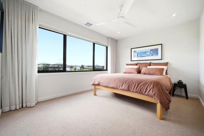 Photo - 2 Postman Walk, Clyde North VIC 3978 - Image 7