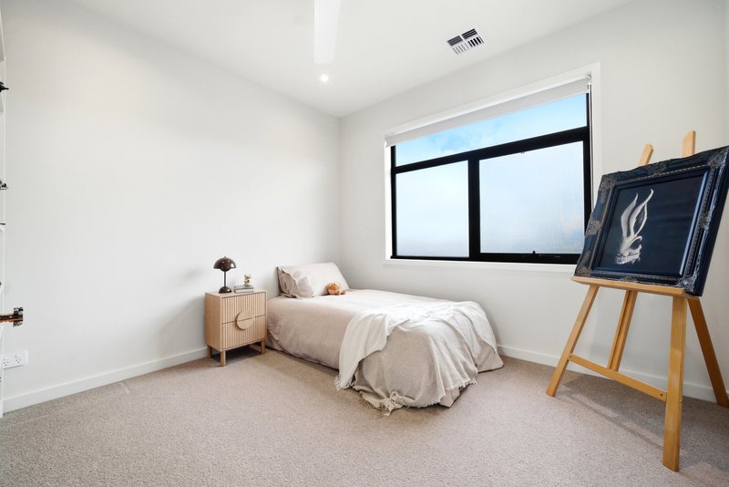 Photo - 2 Postman Walk, Clyde North VIC 3978 - Image 10