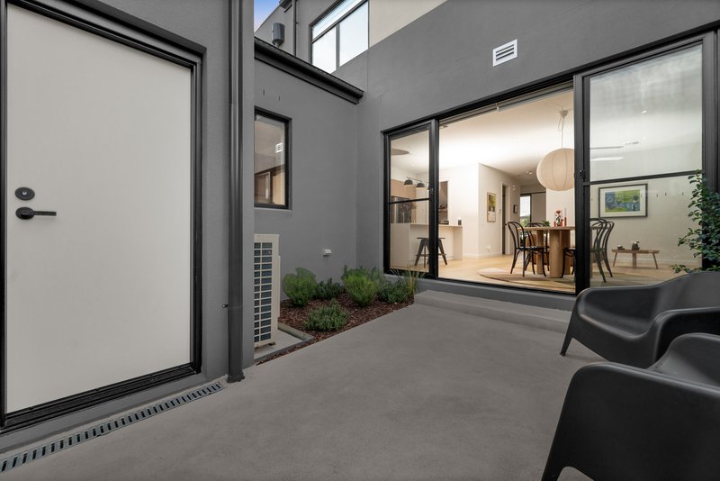 Photo - 2 Postman Walk, Clyde North VIC 3978 - Image 13