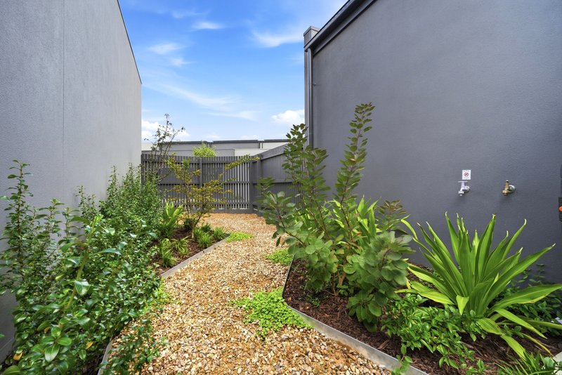 Photo - 2 Postman Walk, Clyde North VIC 3978 - Image 14