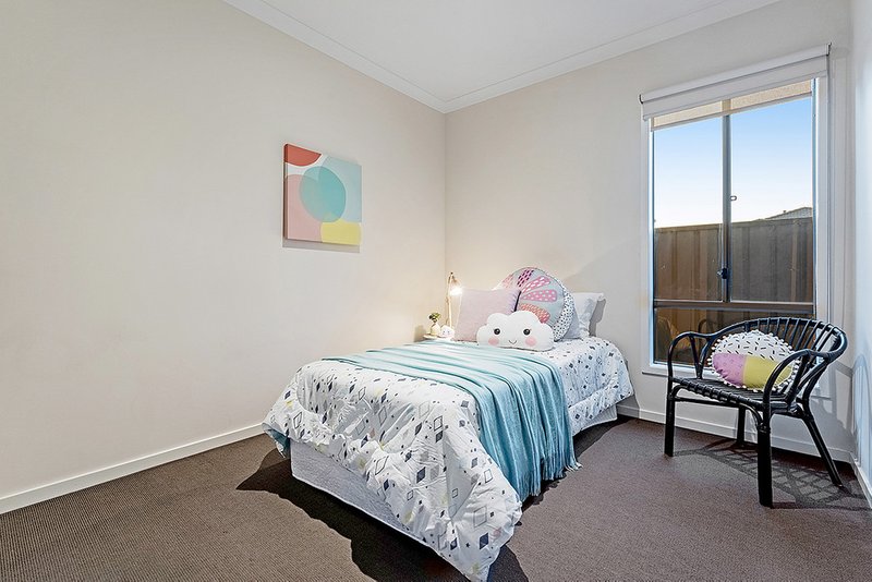 Photo - 2 Powell Street, Craigieburn VIC 3064 - Image 10