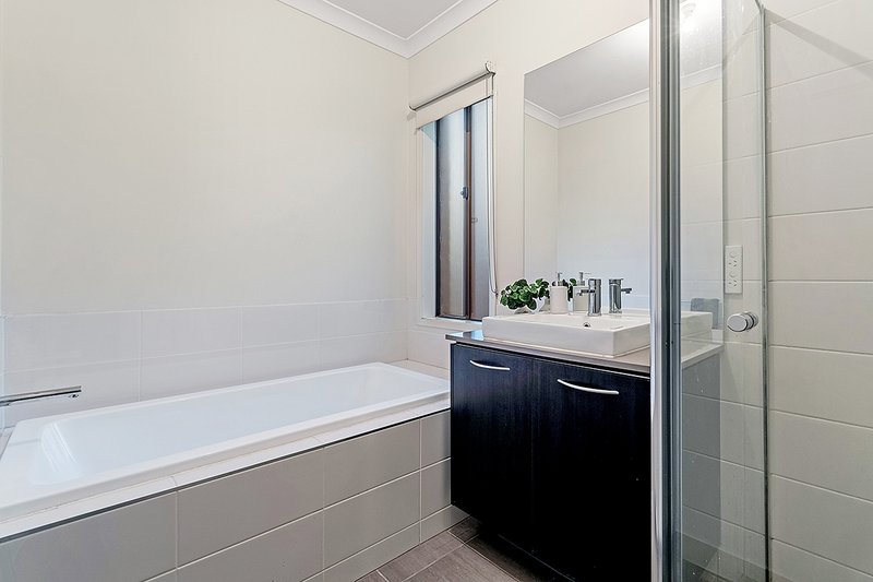 Photo - 2 Powell Street, Craigieburn VIC 3064 - Image 13