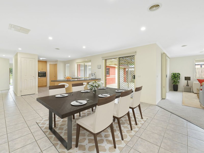 Photo - 2 Prestwick Green, Cranbourne VIC 3977 - Image 4