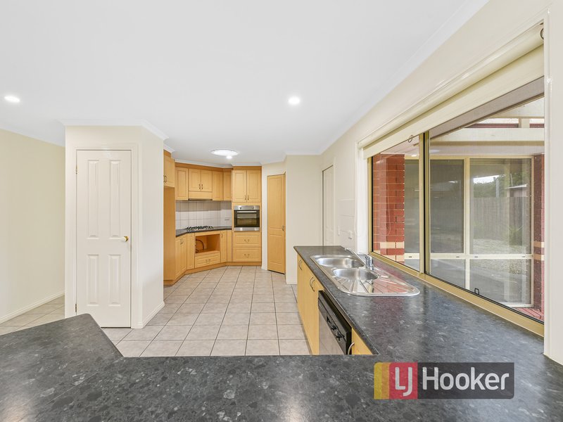 Photo - 2 Prestwick Green, Cranbourne VIC 3977 - Image 5