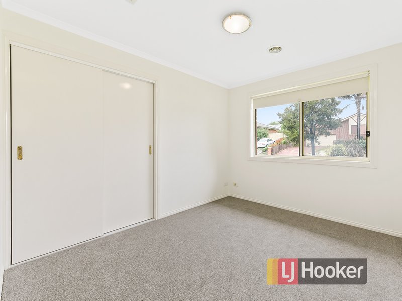 Photo - 2 Prestwick Green, Cranbourne VIC 3977 - Image 10