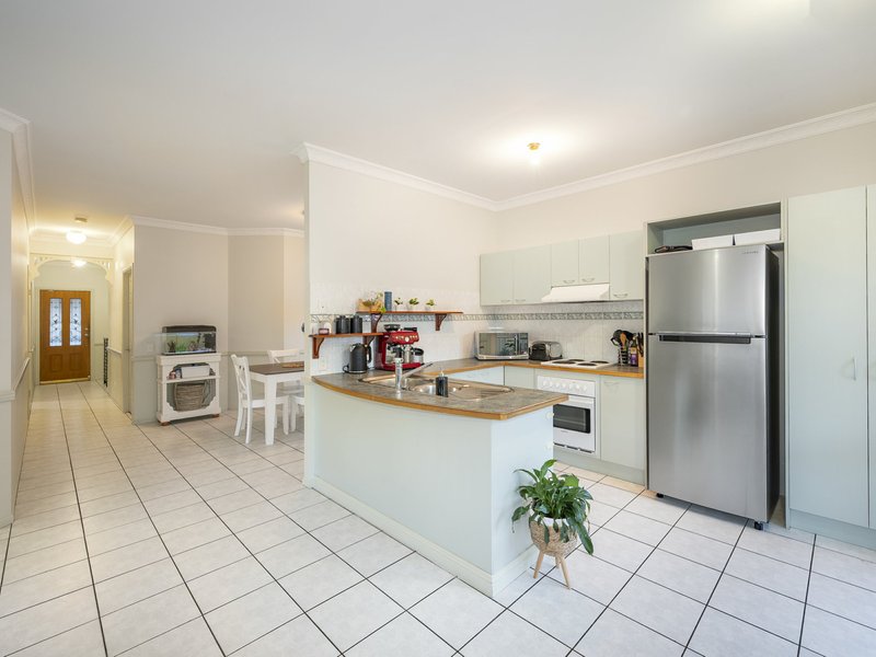 Photo - 2 Queens Court, Forest Lake QLD 4078 - Image 8