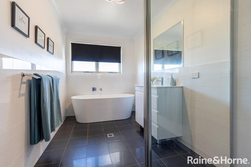 Photo - 2 Quigley Close, Kelso NSW 2795 - Image 13