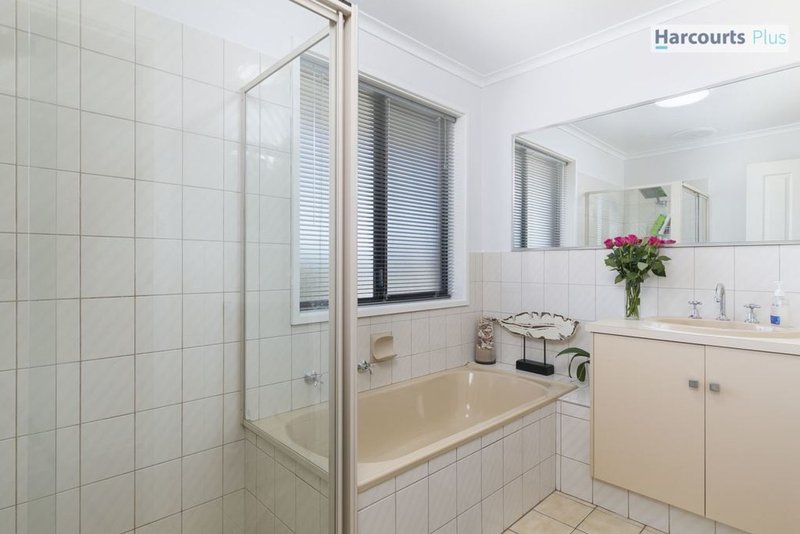 Photo - 2 Quinvale Road, Hallett Cove SA 5158 - Image 12