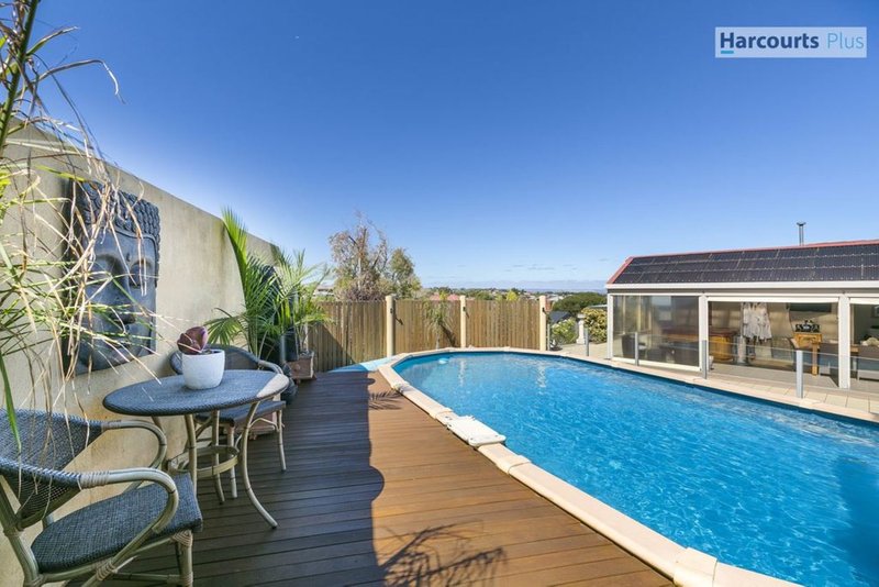 Photo - 2 Quinvale Road, Hallett Cove SA 5158 - Image 14