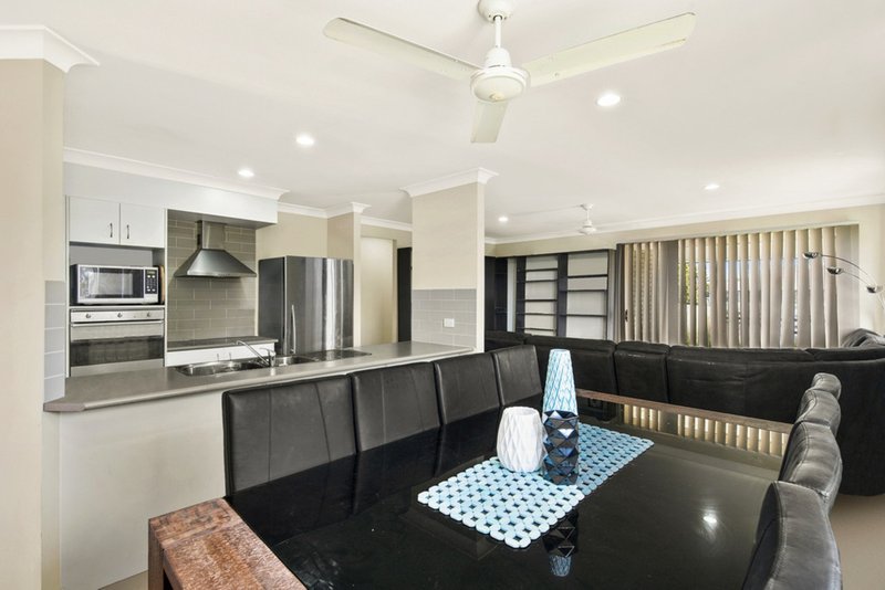 Photo - 2 Radiata Court, Morayfield QLD 4506 - Image 2