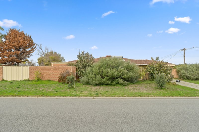 Photo - 2 Raeside Crescent, Cooloongup WA 6168 - Image 2