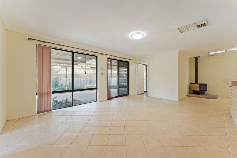 Photo - 2 Raeside Crescent, Cooloongup WA 6168 - Image 5