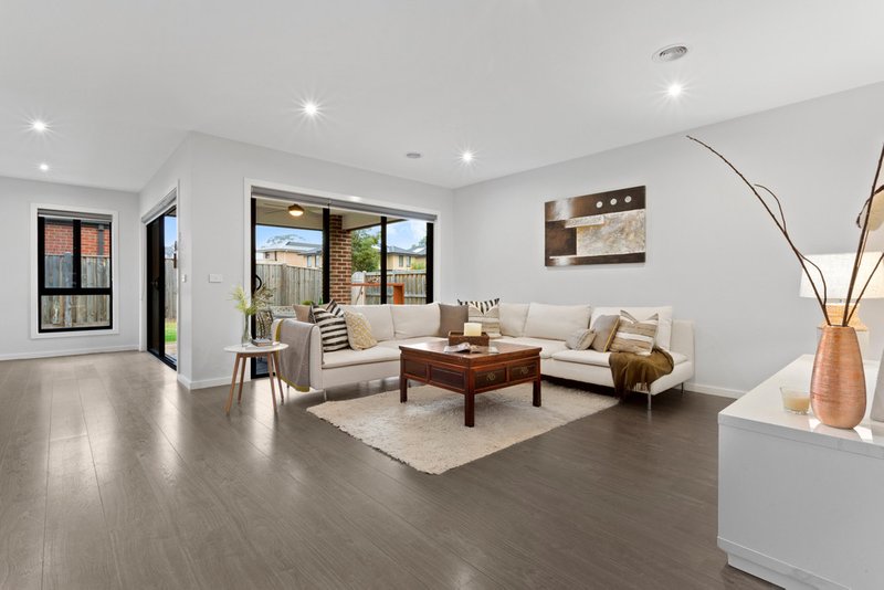 Photo - 2 Raintree Street, South Morang VIC 3752 - Image 3