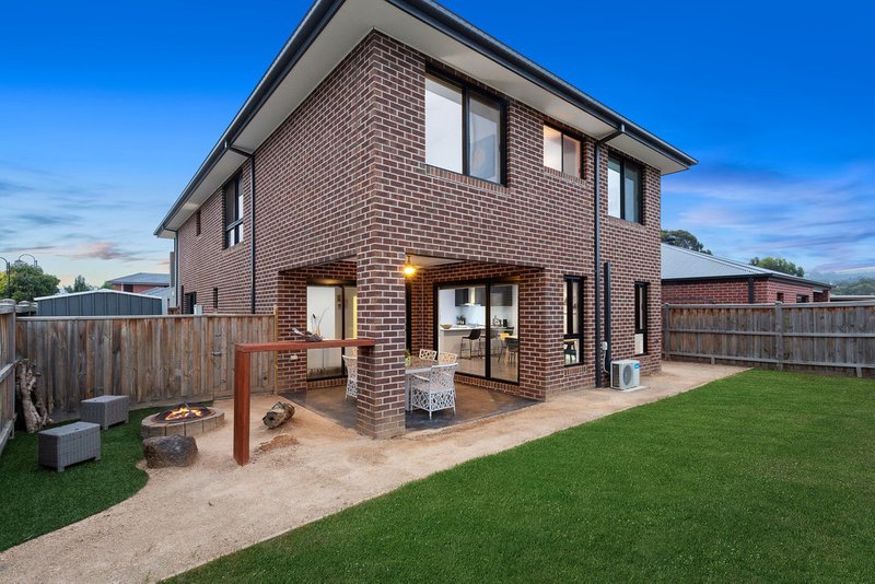 Photo - 2 Raintree Street, South Morang VIC 3752 - Image 12