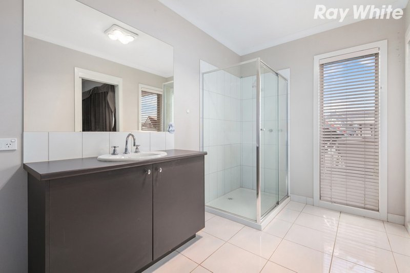 Photo - 2 Ramona Way, Pakenham VIC 3810 - Image 4