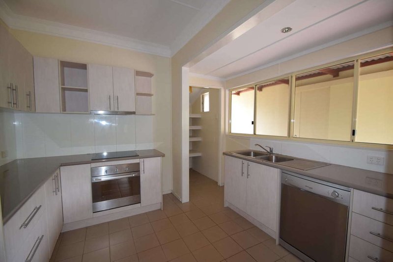 Photo - 2 Rashford Street, Esk QLD 4312 - Image 2