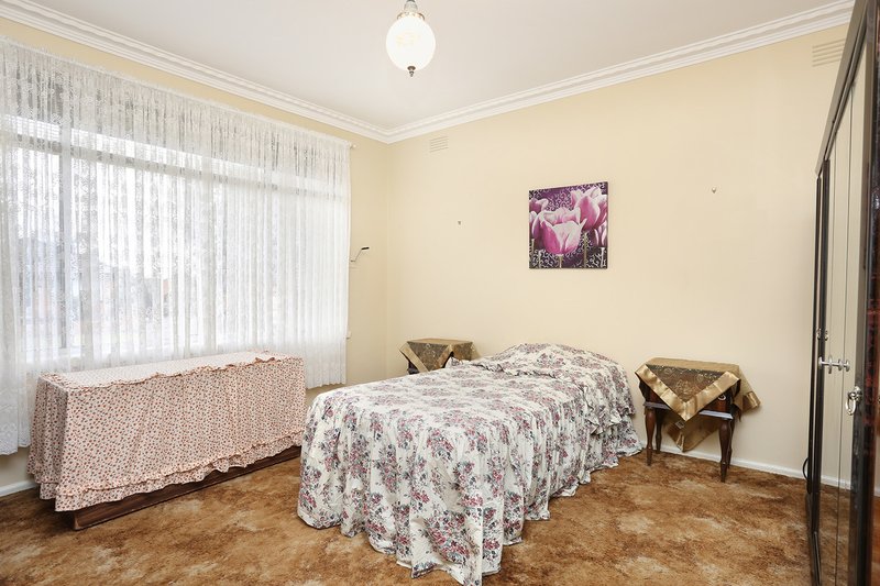 Photo - 2 Raymond Street, Lalor VIC 3075 - Image 6