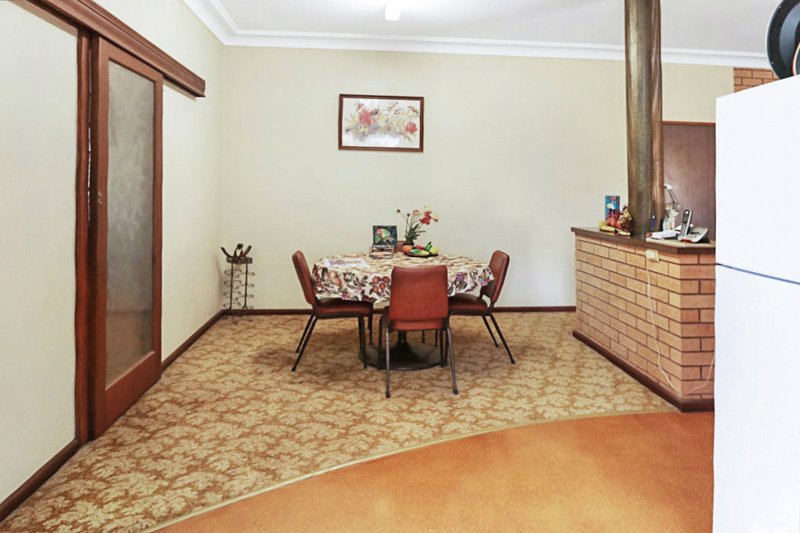 Photo - 2 Redmond Street, Temora NSW 2666 - Image 7