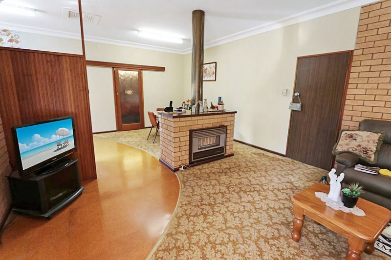 Photo - 2 Redmond Street, Temora NSW 2666 - Image 8