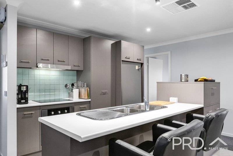 Photo - 2 Reisling Court, Mildura VIC 3500 - Image 6