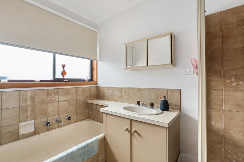 Photo - 2 Remington Street, Corio VIC 3214 - Image 5