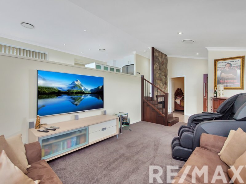 Photo - 2 Renfrew Drive, Highland Park QLD 4211 - Image 11