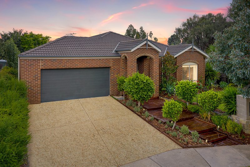 Photo - 2 Renfrey Place, Craigieburn VIC 3064 - Image 3