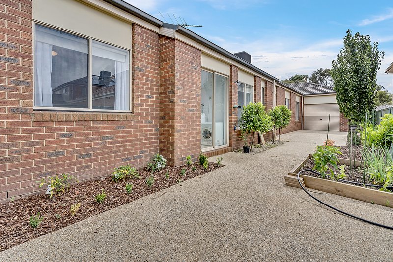 Photo - 2 Renfrey Place, Craigieburn VIC 3064 - Image 25