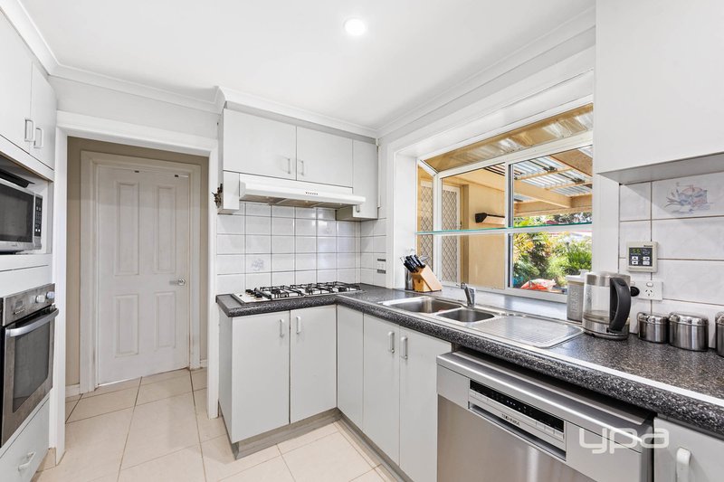 Photo - 2 Rex Street, Kings Park VIC 3021 - Image 5