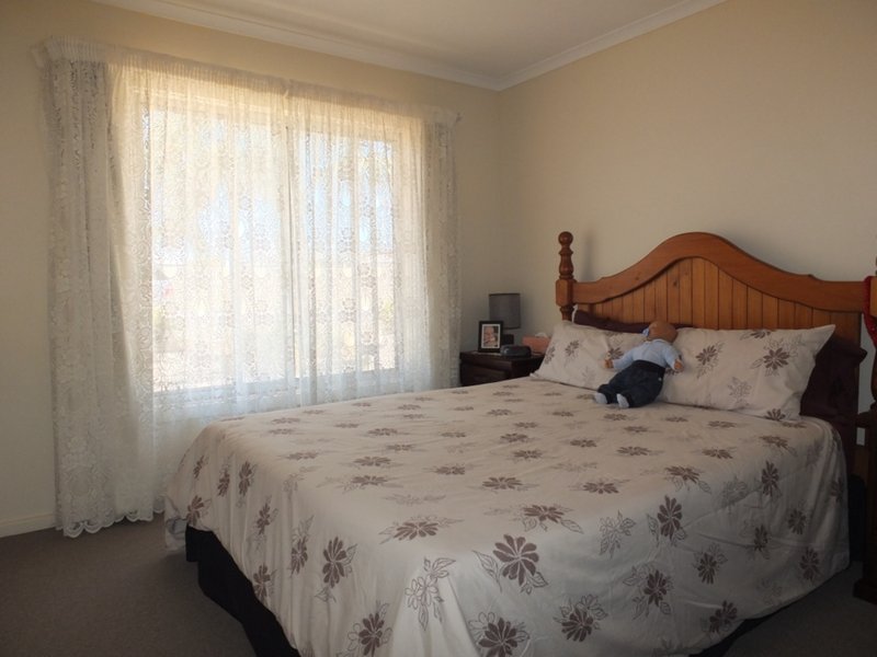 Photo - 2 Richard Street, Wallaroo SA 5556 - Image 6