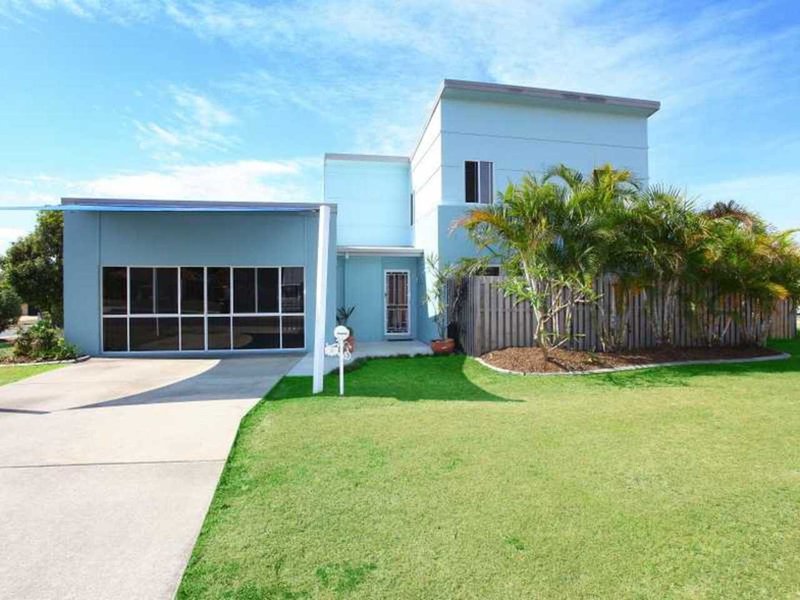 Photo - 2 Ridgewood Close, Pacific Pines QLD 4211 - Image 5