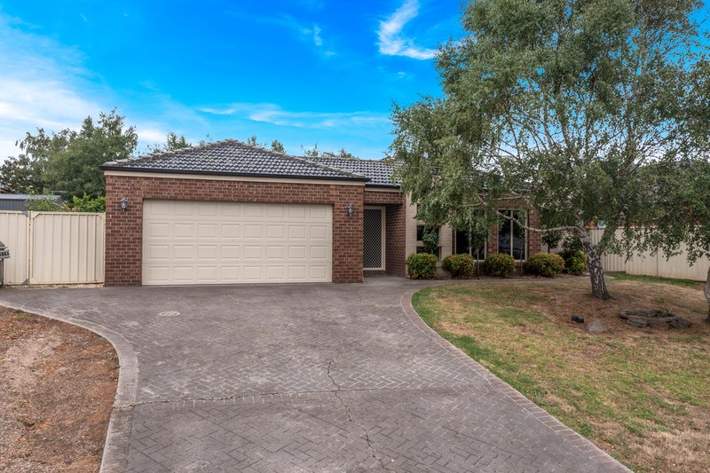 Photo - 2 Robinia Court, Kilmore VIC 3764 - Image 2