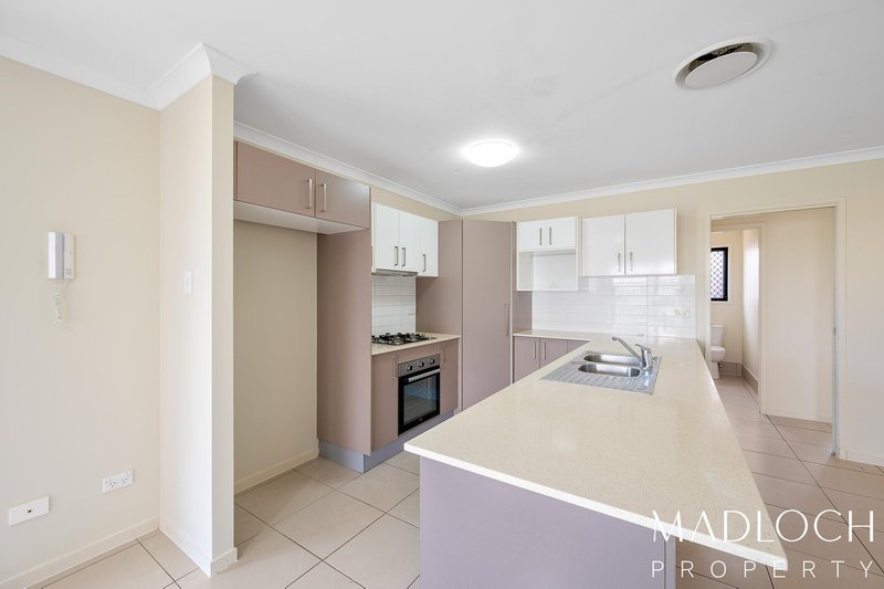 Photo - 2 Robinson Place, New Auckland QLD 4680 - Image 2