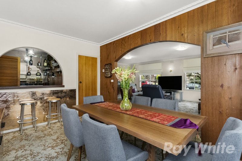 Photo - 2 Rodney Close, Wheelers Hill VIC 3150 - Image 5