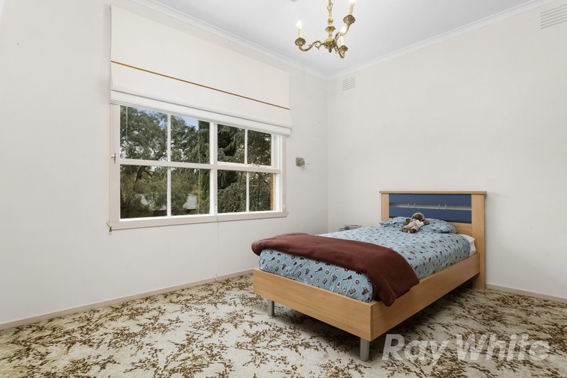 Photo - 2 Rodney Close, Wheelers Hill VIC 3150 - Image 6