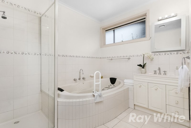 Photo - 2 Rodney Close, Wheelers Hill VIC 3150 - Image 8