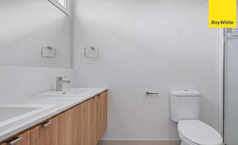 Photo - 2 Roehampton Drive, Strathtulloh VIC 3338 - Image 6