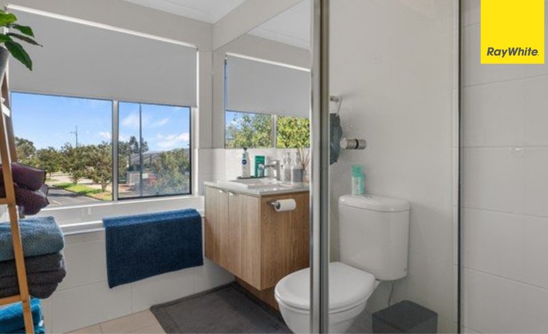 Photo - 2 Roehampton Drive, Strathtulloh VIC 3338 - Image 7