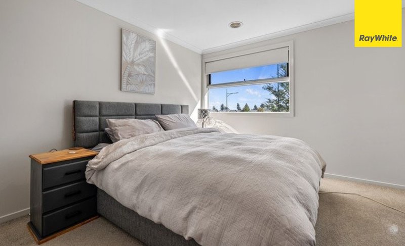 Photo - 2 Roehampton Drive, Strathtulloh VIC 3338 - Image 9