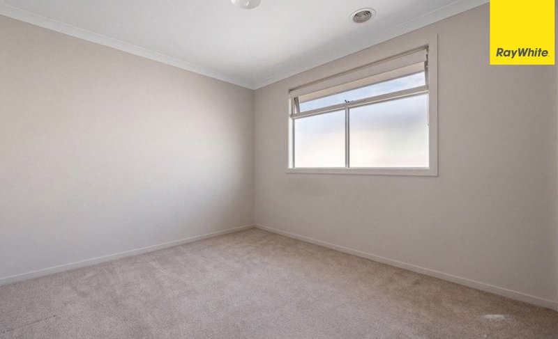 Photo - 2 Roehampton Drive, Strathtulloh VIC 3338 - Image 10