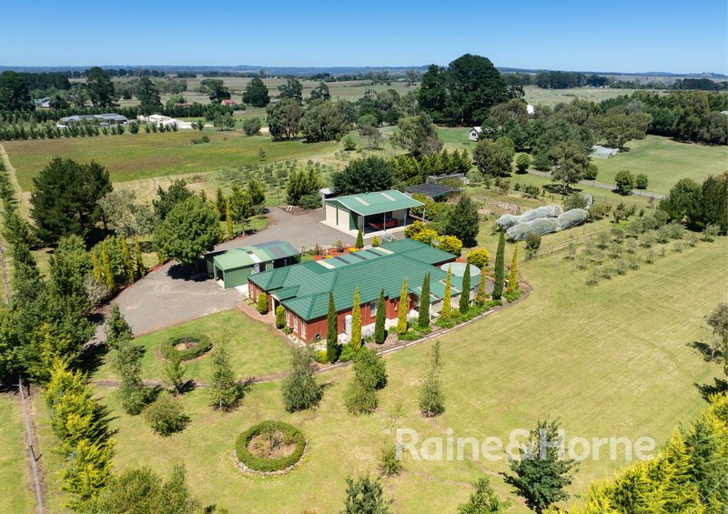 Photo - 2 Rogers Drive, Kyneton VIC 3444 - Image 2