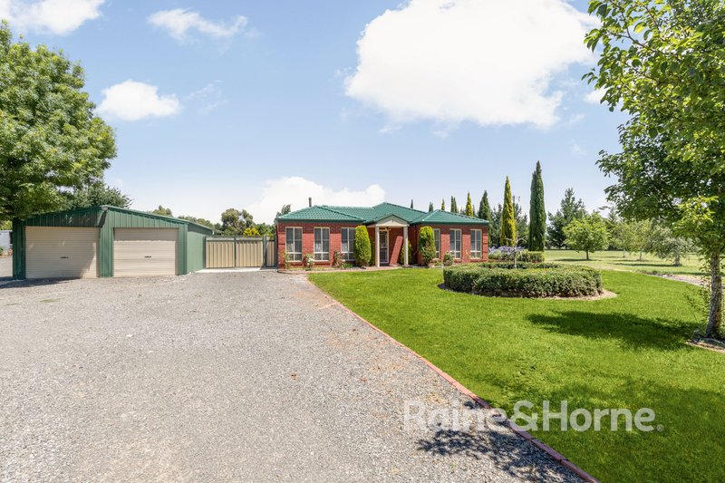 Photo - 2 Rogers Drive, Kyneton VIC 3444 - Image 3