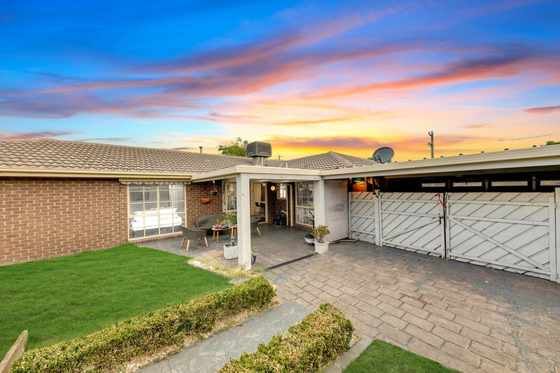 Photo - 2 Rokeby Crescent, Craigieburn VIC 3064 - Image 17