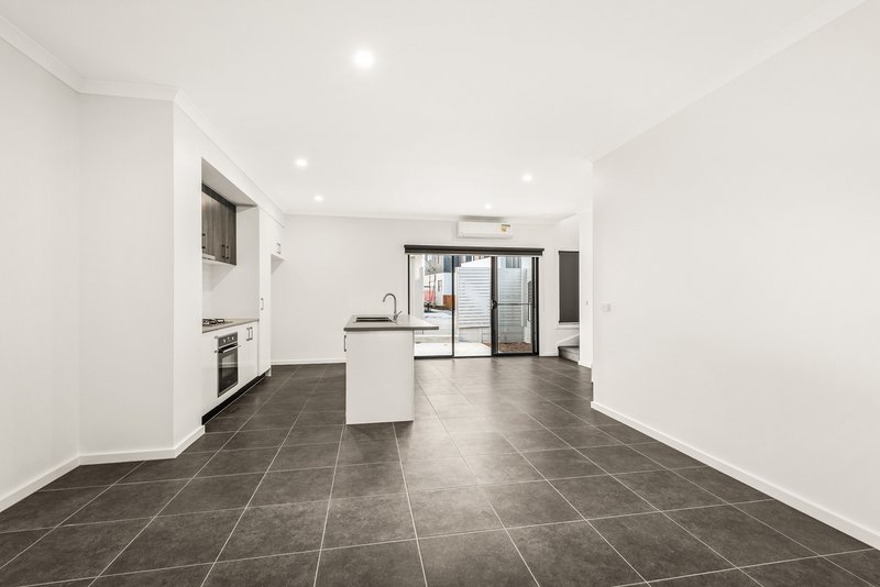 Photo - 2 Roller Walk, Pakenham VIC 3810 - Image 3