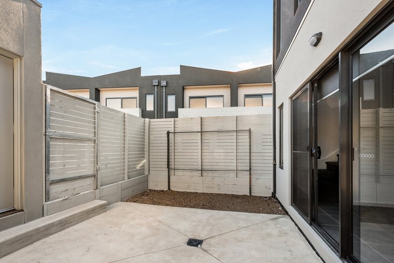 Photo - 2 Roller Walk, Pakenham VIC 3810 - Image 7