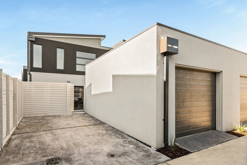 Photo - 2 Roller Walk, Pakenham VIC 3810 - Image 8