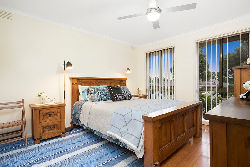 Photo - 2 Ronald Avenue, South Morang VIC 3752 - Image 5