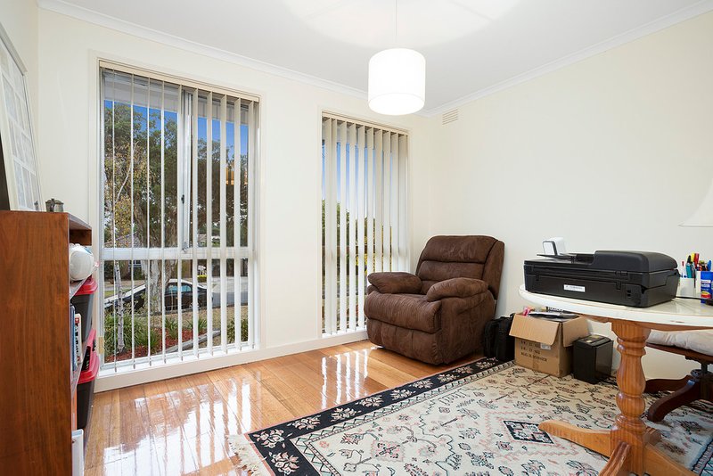 Photo - 2 Ronald Avenue, South Morang VIC 3752 - Image 7