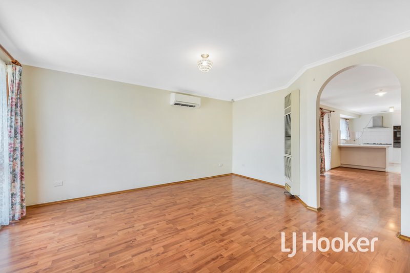 Photo - 2 Rosalie Court, Hampton Park VIC 3976 - Image 2