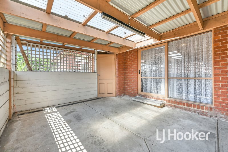 Photo - 2 Rosalie Court, Hampton Park VIC 3976 - Image 5